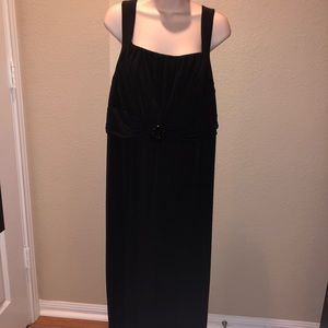 EN FOCUS - Black Dress w/ Midsection Decoration